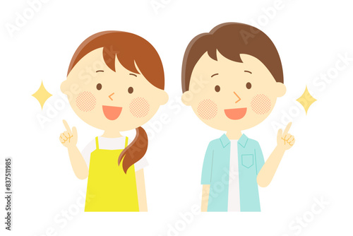 ひらめいて笑顔の女性と男性のイラスト