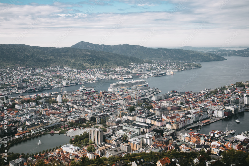 Widok na Bergen ze wzgórza Floyen Widok na Bergen ze wzgórza Floyen