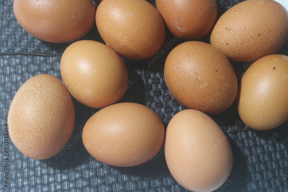Fresh raw chicken eggs are placed in rows. Cover with tissue and water. in cardboard containers. Chicken eggs are healthy for the body. high nutritional value Fresh raw chicken eggs are placed in rows. Cover with tissue and water. in cardboard containers. Chicken eggs are healthy for the body. high nutritional value