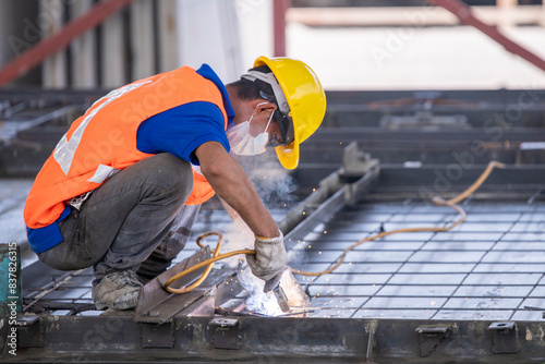 Canvas Print Construction worker engaged in welding work