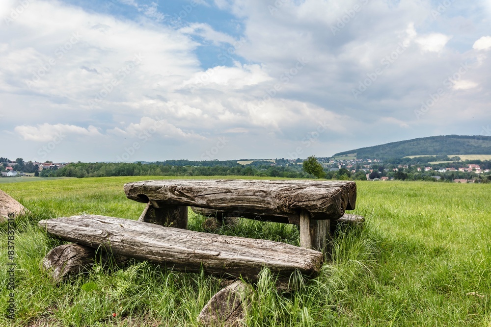 Aussicht mit Bank für Wanderer