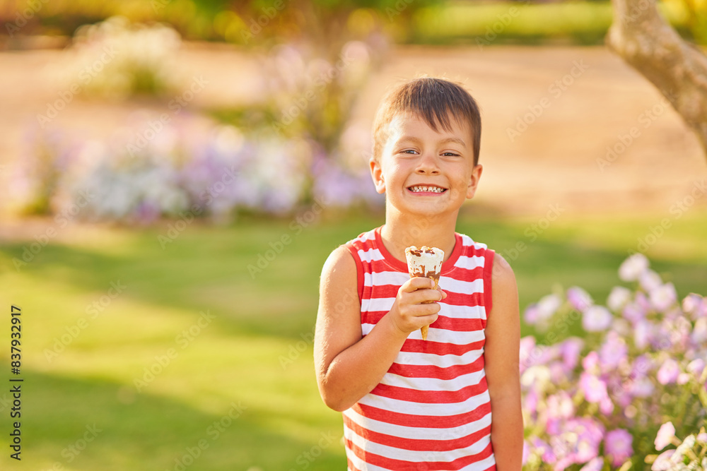 Fototapeta premium Picture of small boy with an ice cream cone