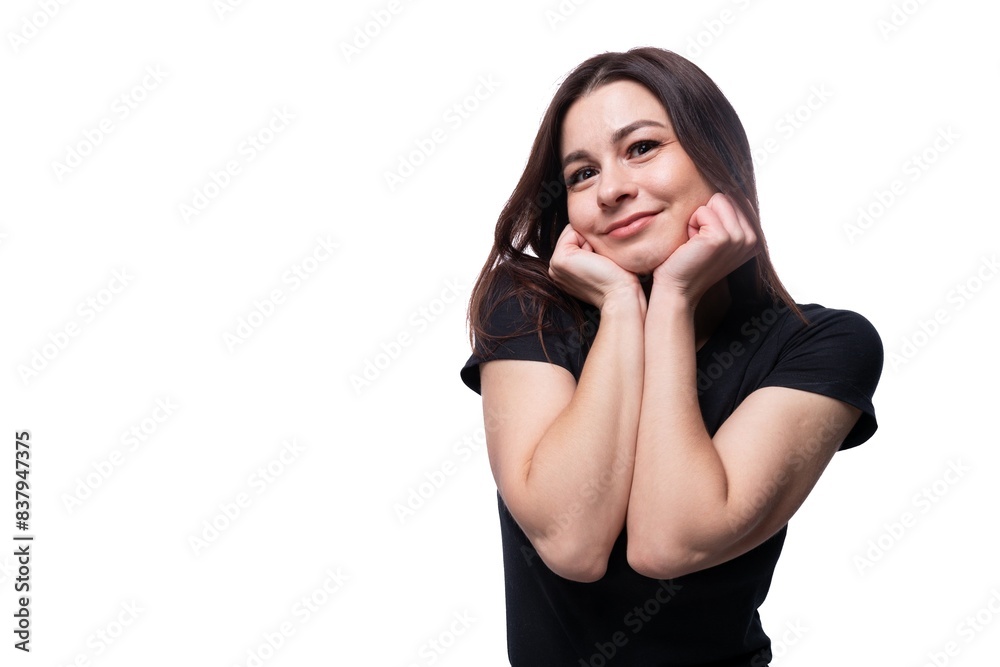 25 year old brunette woman with brown eyes is in love 25 year old brunette woman with brown eyes is in love