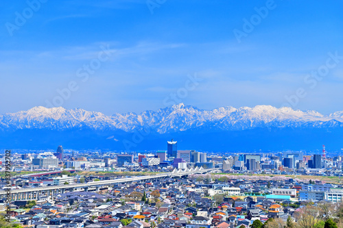 富山市街と立山連峰　呉羽山からの眺め