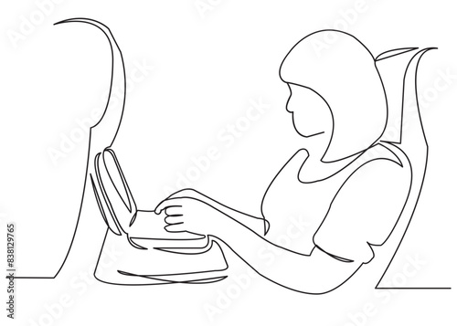 woman eats on the plane_01