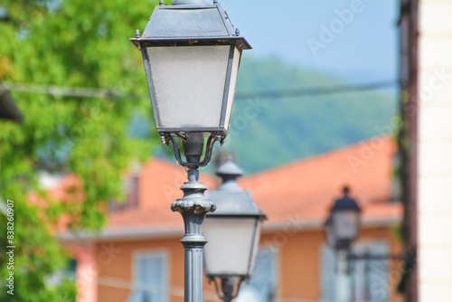 Un dettaglio di un lampione in strada.