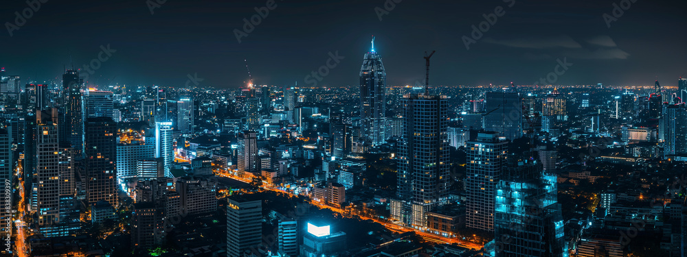 Fototapeta premium View of a city at night from the top of a skyscraper in the middle of the city. 