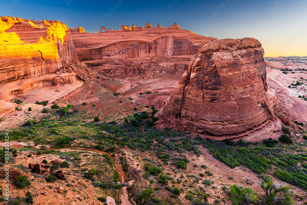Fototapeta premium The Upper Delicate Arch Viewpoint in Arches national Park near Moab in Utah early in the morning sunrise. 
