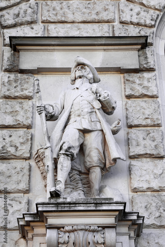 VIENNA, AUSTRIA - novembar, 06. 2023: Statues adorning the facade of The Hofburg baroque palace from Heldenplatz square VIENNA, AUSTRIA - novembar, 06. 2023: Statues adorning the facade of The Hofburg baroque palace from Heldenplatz square