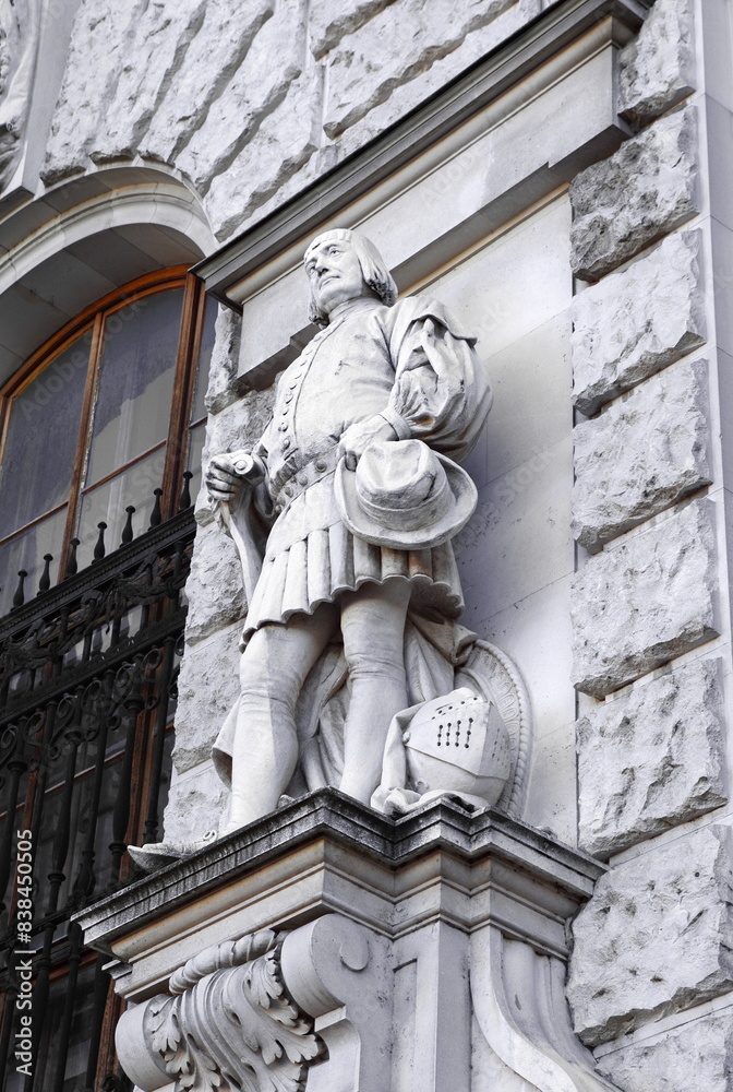Obraz premium VIENNA, AUSTRIA - novembar, 06. 2023: Statues adorning the facade of The Hofburg baroque palace from Heldenplatz square
