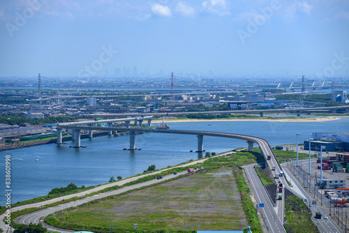 川に架かる橋梁