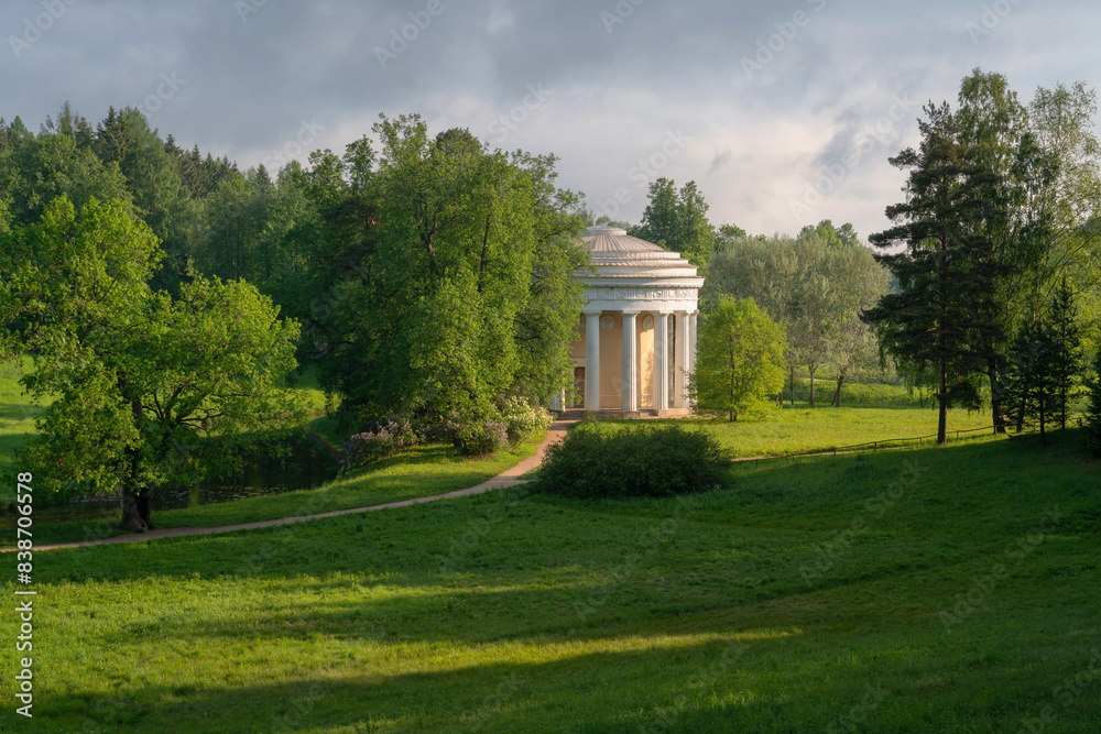 Obraz premium View of the Temple of Friendship on the bank of the Slavyanka River in the Pavlovsky Park on a sunny summer day, Pavlovsk, Saint Petersburg, Russia