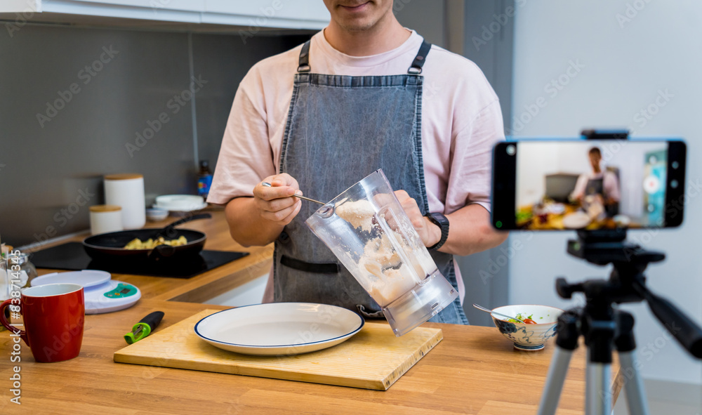 The chef is broadcasting live from workshop how to prepare a bean porridge with cauliflower The chef is broadcasting live from workshop how to prepare a bean porridge with cauliflower
