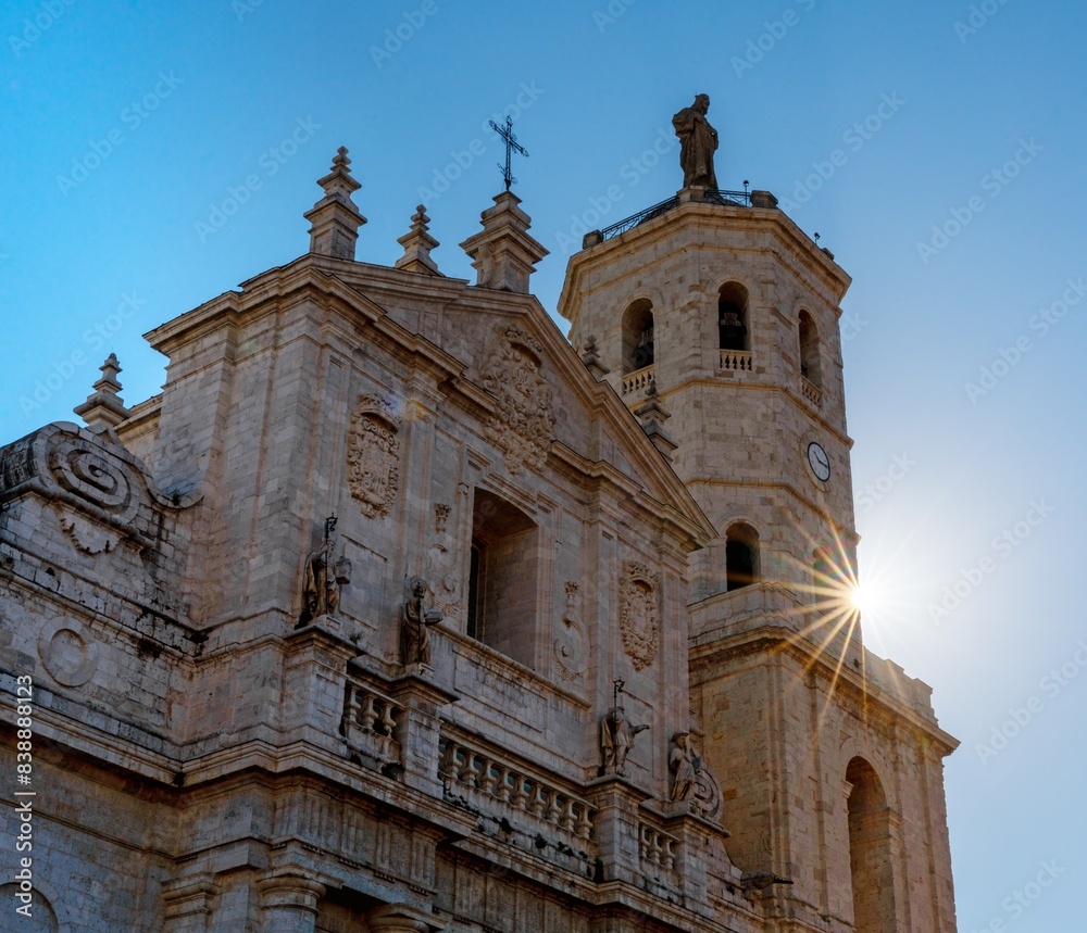 Obraz premium view of the historic Valladolid Cathedral with a sunburst