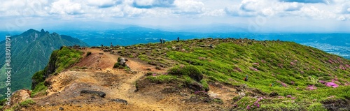 ミヤマキリシマの絶景が続く阿蘇高岳 天狗の舞台 登山道 photo