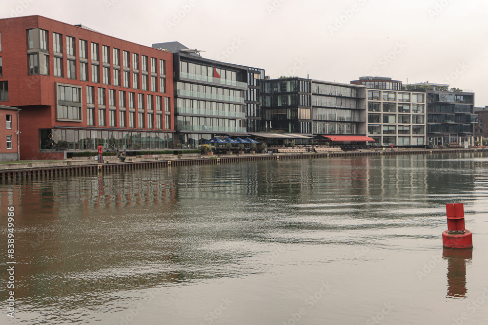 Naklejka premium Strukturwandel in Münster; Blick vom Hafenplatz auf die Hafenpromenade