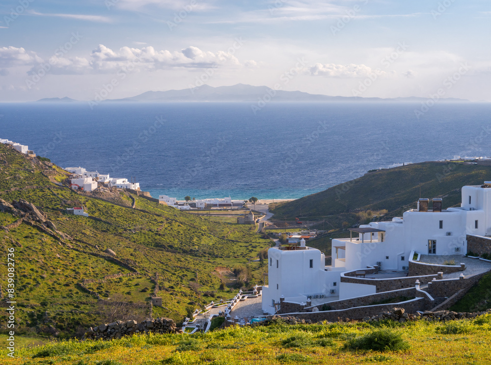 Φωτογραφία Panoramic view of the snow-white villas and the sea on the island of Mykonos in