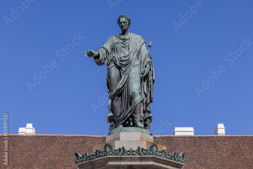Obraz na płótnie Monument to Emperor Franz I, located in the central courtyard of the Hofburg Palace, Vienna, Austria w salonie