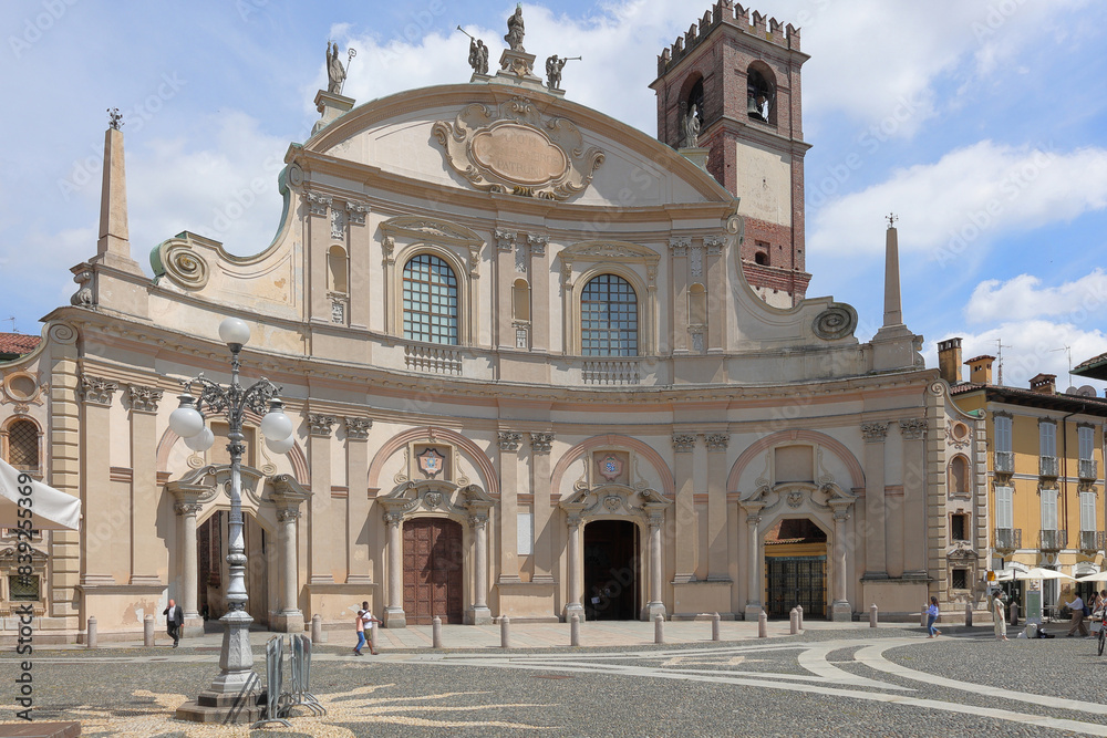 Obraz premium cattedrale sant'ambrogio di vigevano italia, saint ambrogio cathedral of vigevano italy 