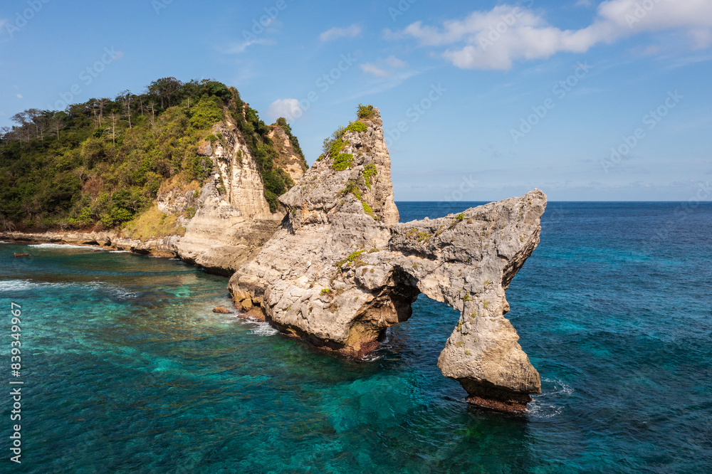 Obraz premium Nusa Penida, Indonesia: Aerial view of the stunning Atuh beach in Nusa Penida in Bali, Indonesia. The island is famous for its dramatic cliffs and landscape