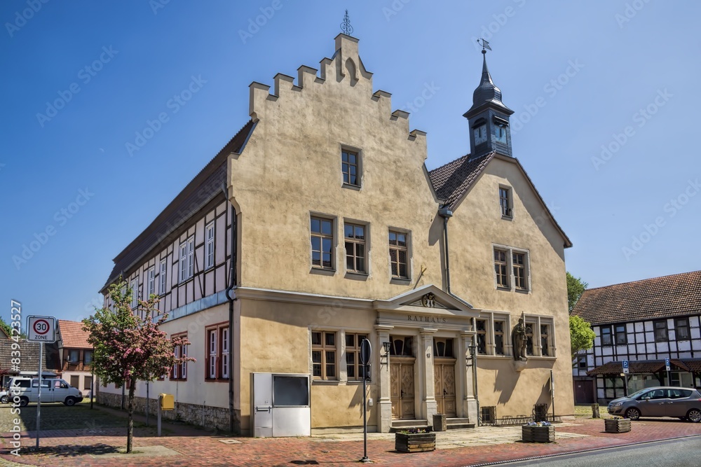oebisfelde, deutschland - historisches rathaus in der altstadt