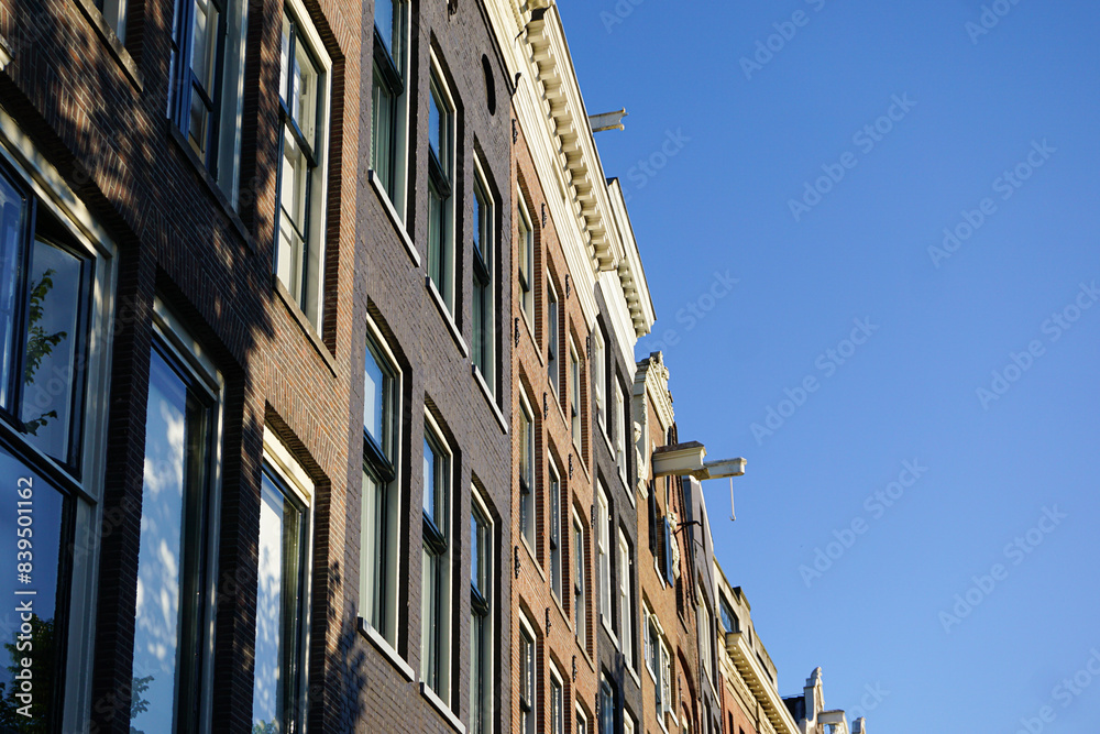Obraz premium Low angle view of building against clear blue sky