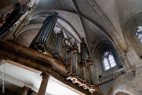 Orgue dans une cathédrale en Bretagne