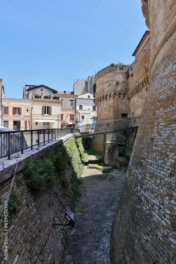 Vasto - Fossato del Castello Caldoresco in Piazza Barbacani