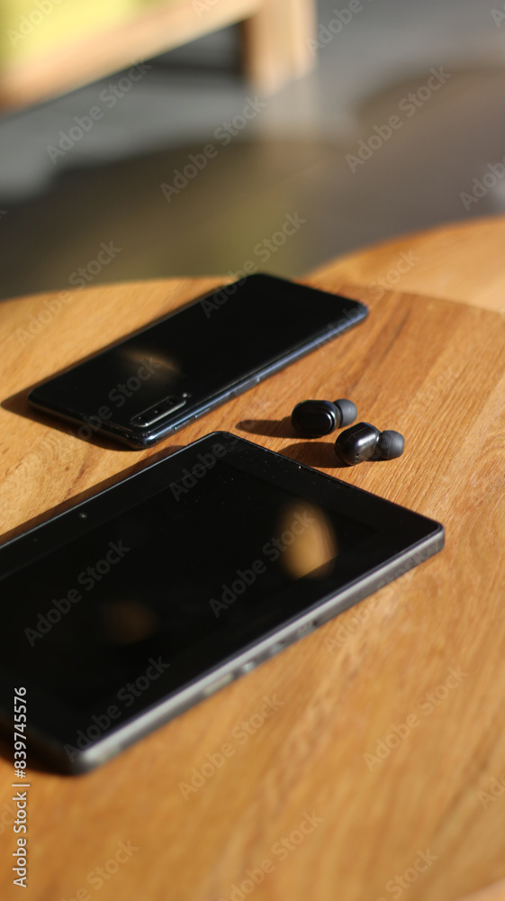 celular, tablet, auriculares oficina escritorio celular, tablet, auriculares oficina escritorio