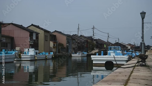 春の内川沿いの町並み （富山県射水市, 2024年4月） photo