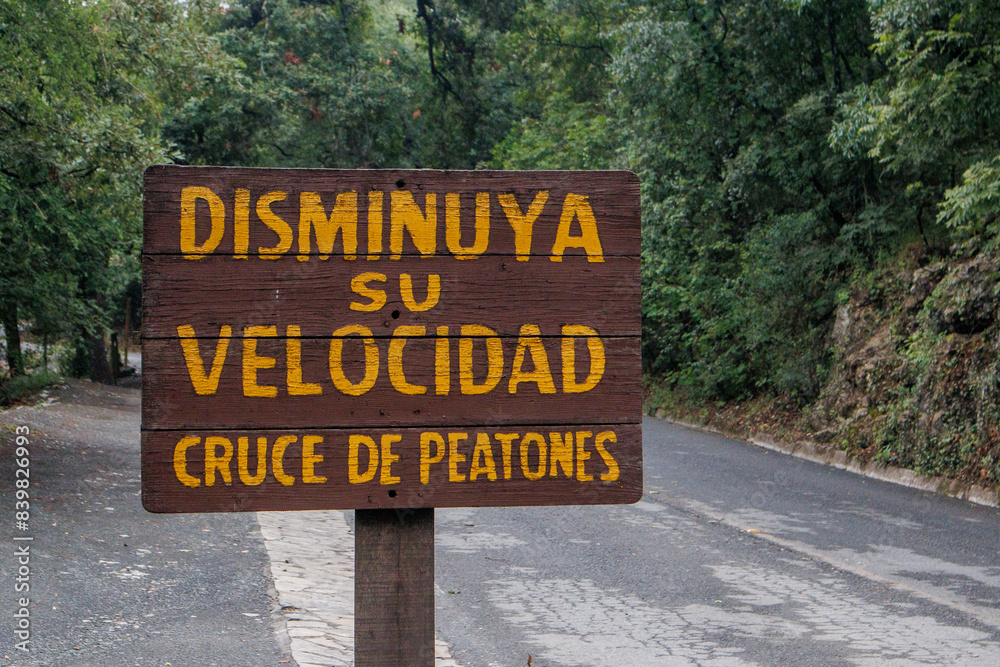 parque ecologico chipinque, monterrey, nuevo leon: disminuya su velocidad cruce de peatones parque ecologico chipinque, monterrey, nuevo leon: disminuya su velocidad cruce de peatones