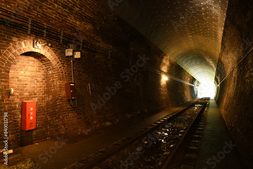 古い鉄道のトンネル