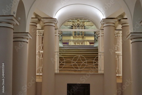 Obraz na płótnie Vasto - Scorcio della Chiesa di Santa Maria Maggiore dalla cripta w salonie
