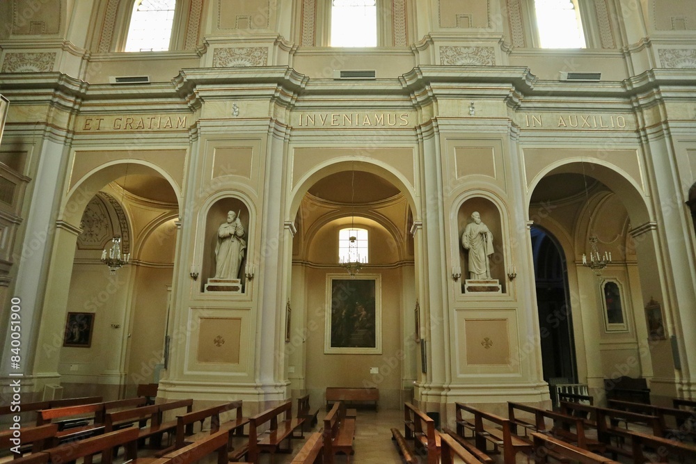Vasto - Arcate della navata sinistra della Chiesa di Santa Maria Maggiore