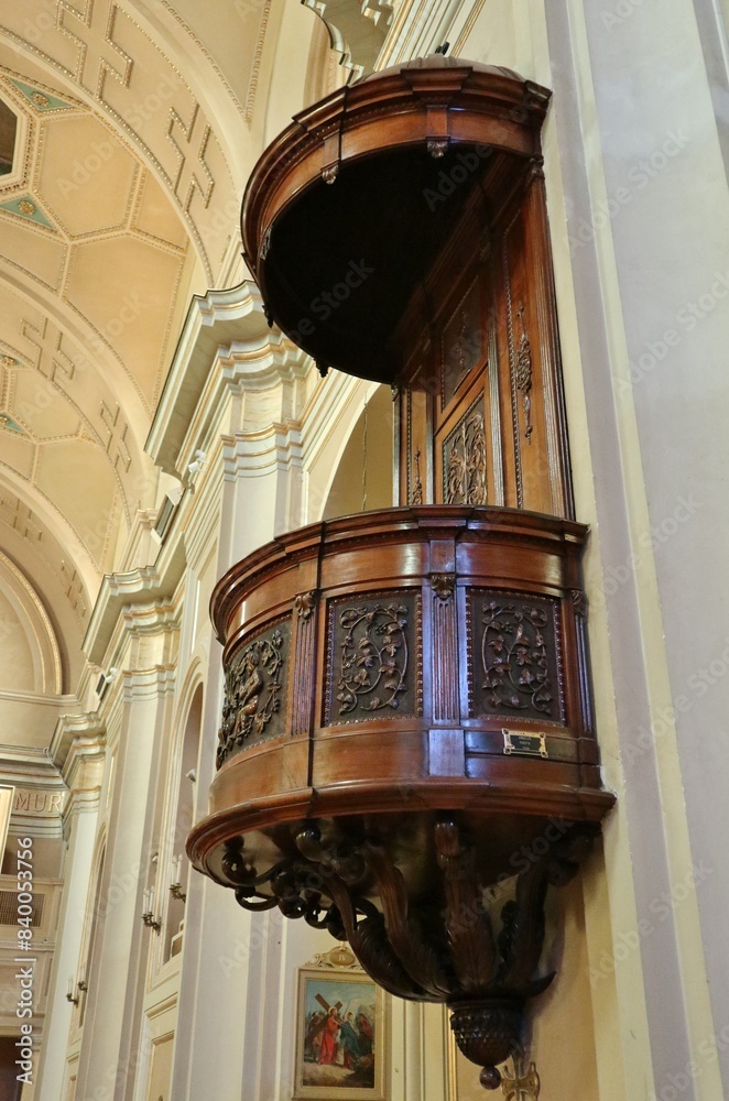 Vasto - Pulpito del 1908 di Angelo Raspa nella Chiesa di Santa Maria Maggiore