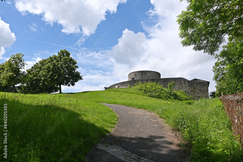 Burg Heiligenburg oder Burg Heiligenberg auf dem Heiligenberg bei Felsberg im Schwalm-Eder-Kreis in Nordhessen Burg Heiligenburg oder Burg Heiligenberg auf dem Heiligenberg bei Felsberg im Schwalm-Eder-Kreis in Nordhessen