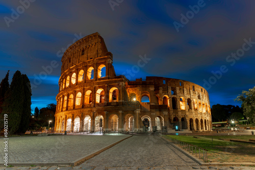 colosseum night lights amazing view