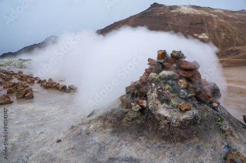 Foto Steaming fumarole in Hverir, Iceland