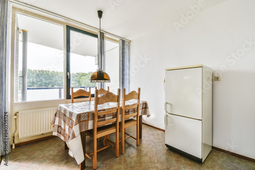 Simple dining area with scenic view in Simone de Beauvoirstraat