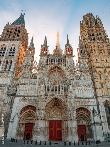 Cathédrale Notre-Dame de Rouen (Rouen Cathedral) at sunrise