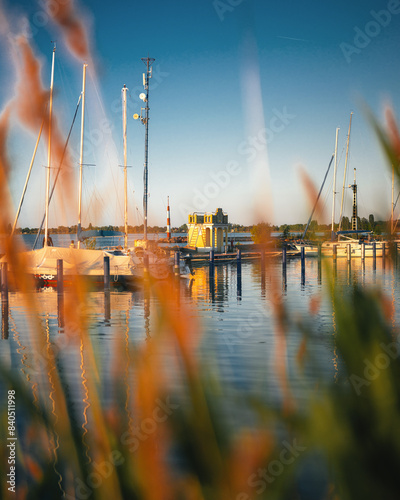 Sailboats in the port on la...