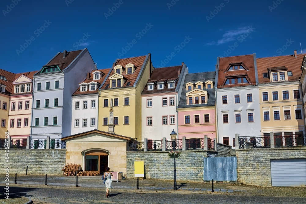 zgorzelec, polen - sanierte bunte häuserzeile in der altstadt
