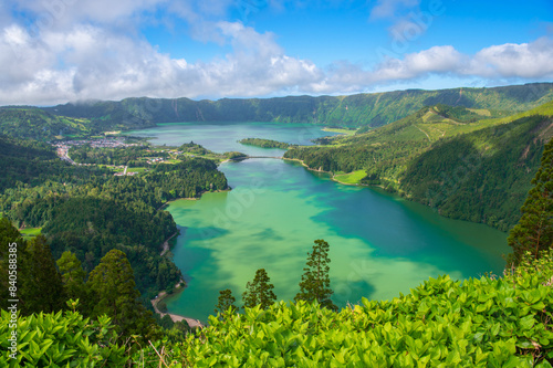 Fototapeta Naklejka Na Ścianę i Meble -  Miradouro da Vista do Rei. View of Lagoa Verde and Lagoa Azul on Sao Miguel island, Azores, Portugal. Turquoise lakes. Seven Cities Lake 