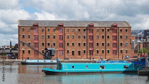 Принти на полотні Scene in the historic Gloucester docks area with narrowboats moored in front of