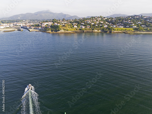 Bateau vers le port de Ciboure photo