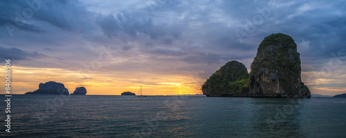 Obraz na płótnie sunset at the princess cave beach on railay beach in thailand w salonie