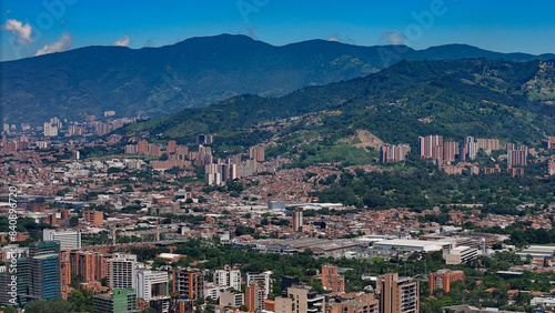 Wallpaper Mural Imagen aérea de la ciudad de Medellín, Colombia; durante un día de verano espectacular Torontodigital.ca