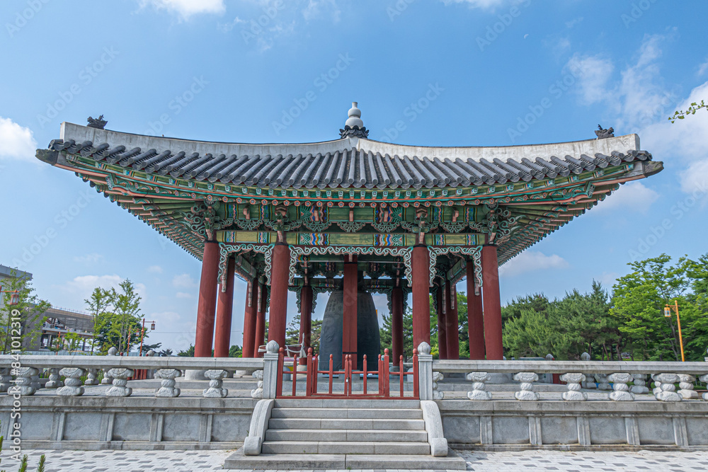 Fototapeta premium 韓国と北朝鮮の国境付近の風景 施設