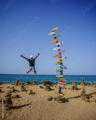Bild auf Leinwand persona saltando en la palya de punta gallinas las guajira colombia, punto mas a