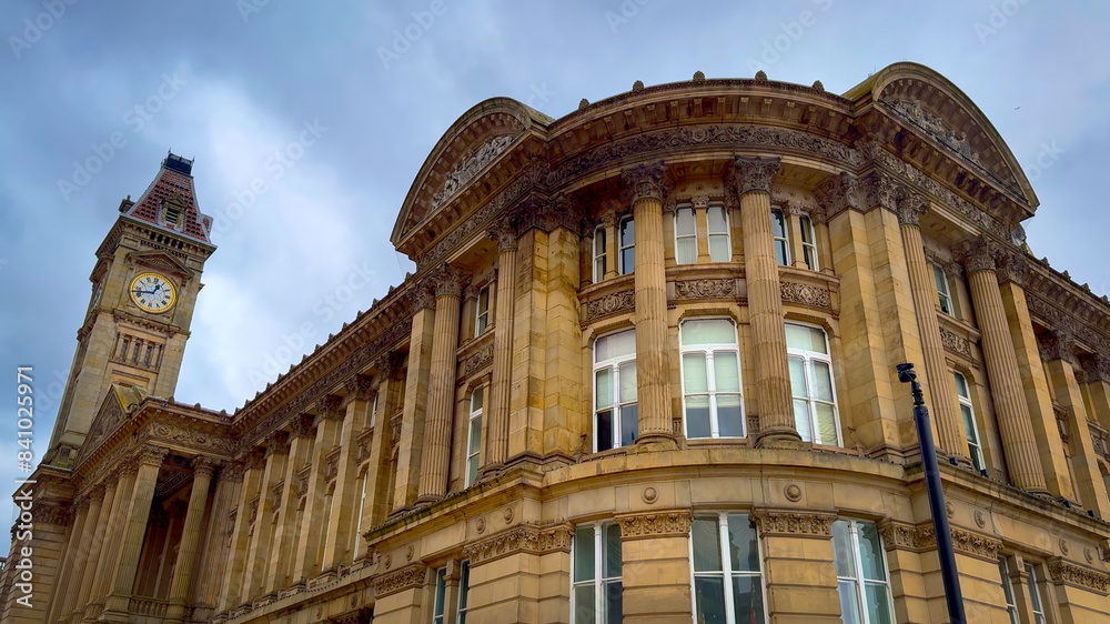 Obraz premium Birmingham Museum and art gallery at Chamberlain Square - travel photography in United Kingdom